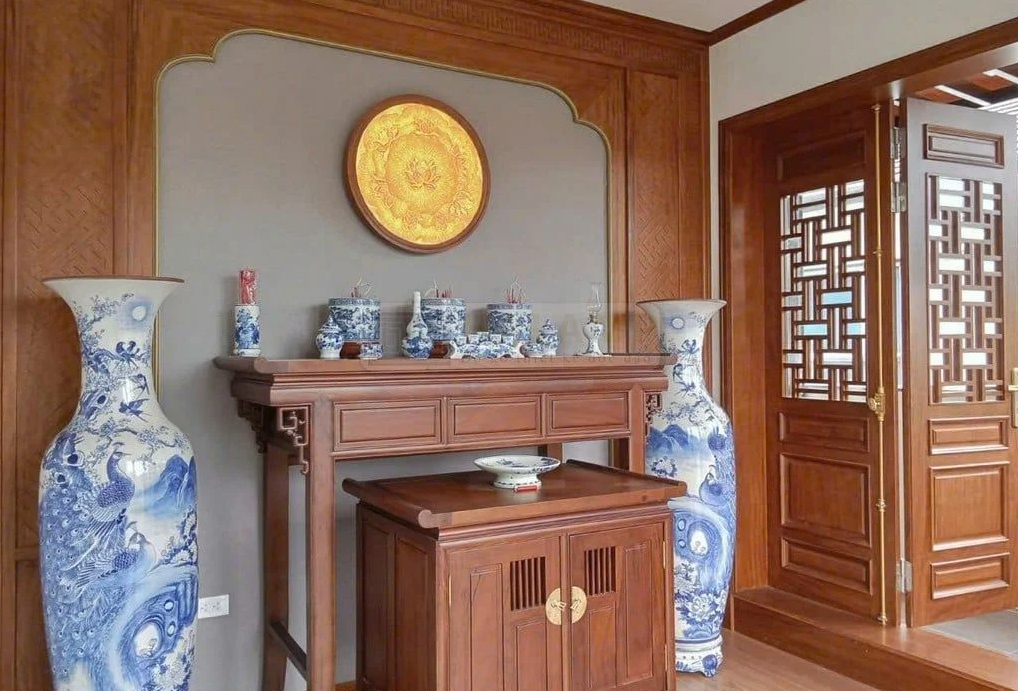 Tủ thờ gia tiên với thiết kế truyền thống mang đậm chất văn hoá phương đông